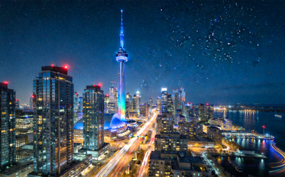 加拿大多伦多CN塔与现代化城市天际线夜景