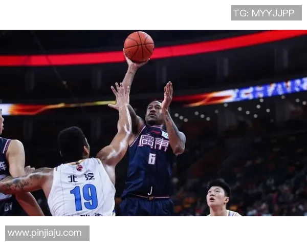 马尚布鲁克斯的篮球之路与职业生涯：从新秀到明星的成长历程