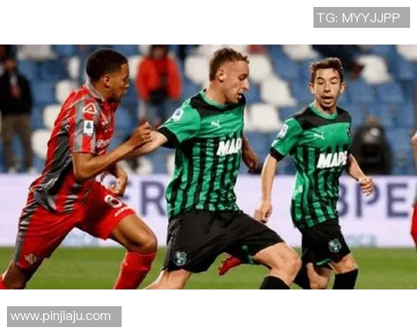 意甲萨索洛对决强敌全力争胜展现球队实力与斗志