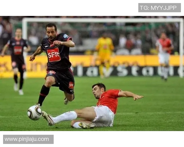 阿青年与拉努斯的激烈对决揭示了足球战术的博弈与球队精神的较量