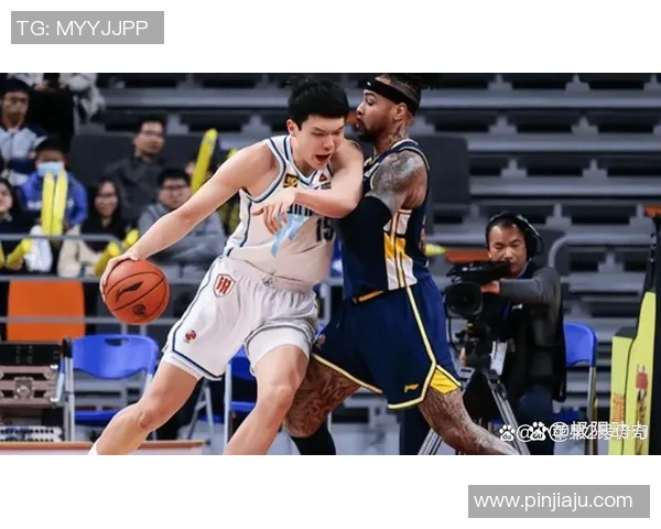 意外崛起的篮球明星如何在逆境中爆冷赢得比赛的荣耀与尊重