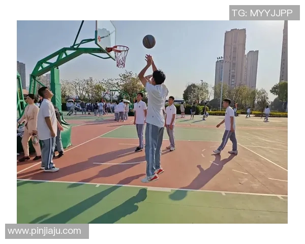 周芳独家篮球心得分享让你在球场上更自信更出色的技巧与经验